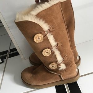 UGG BOOTS w/ buttons